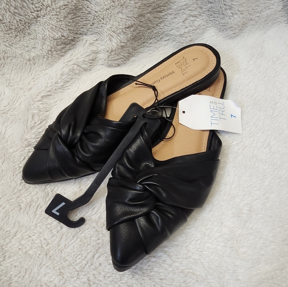 Time and Tru Shoes - Black Mule Sandal Time and Tru Twist Mule Dress Slip On Pointed Toe Sz 7 Black